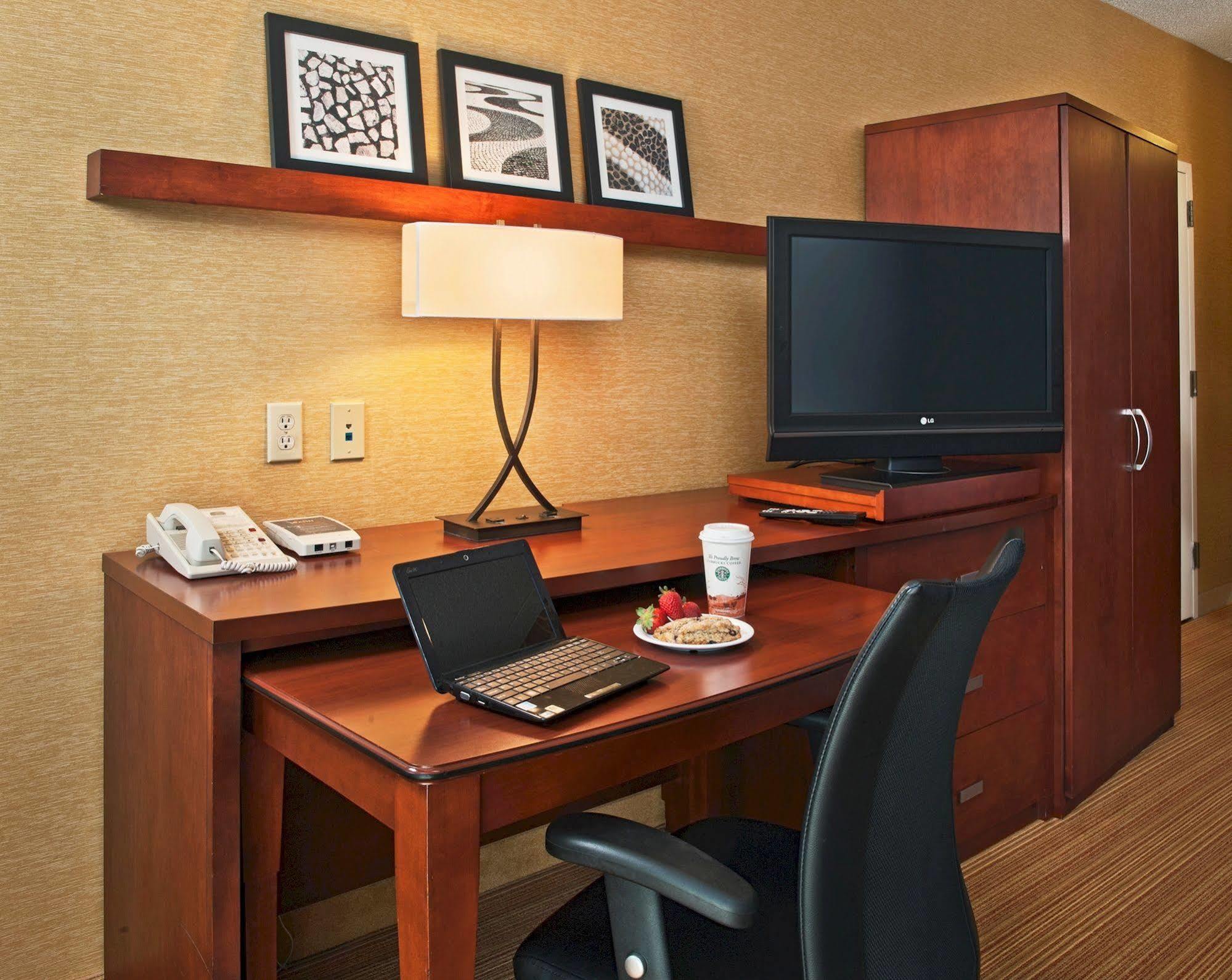 Courtyard By Marriott Indianapolis Airport Otel Dış mekan fotoğraf